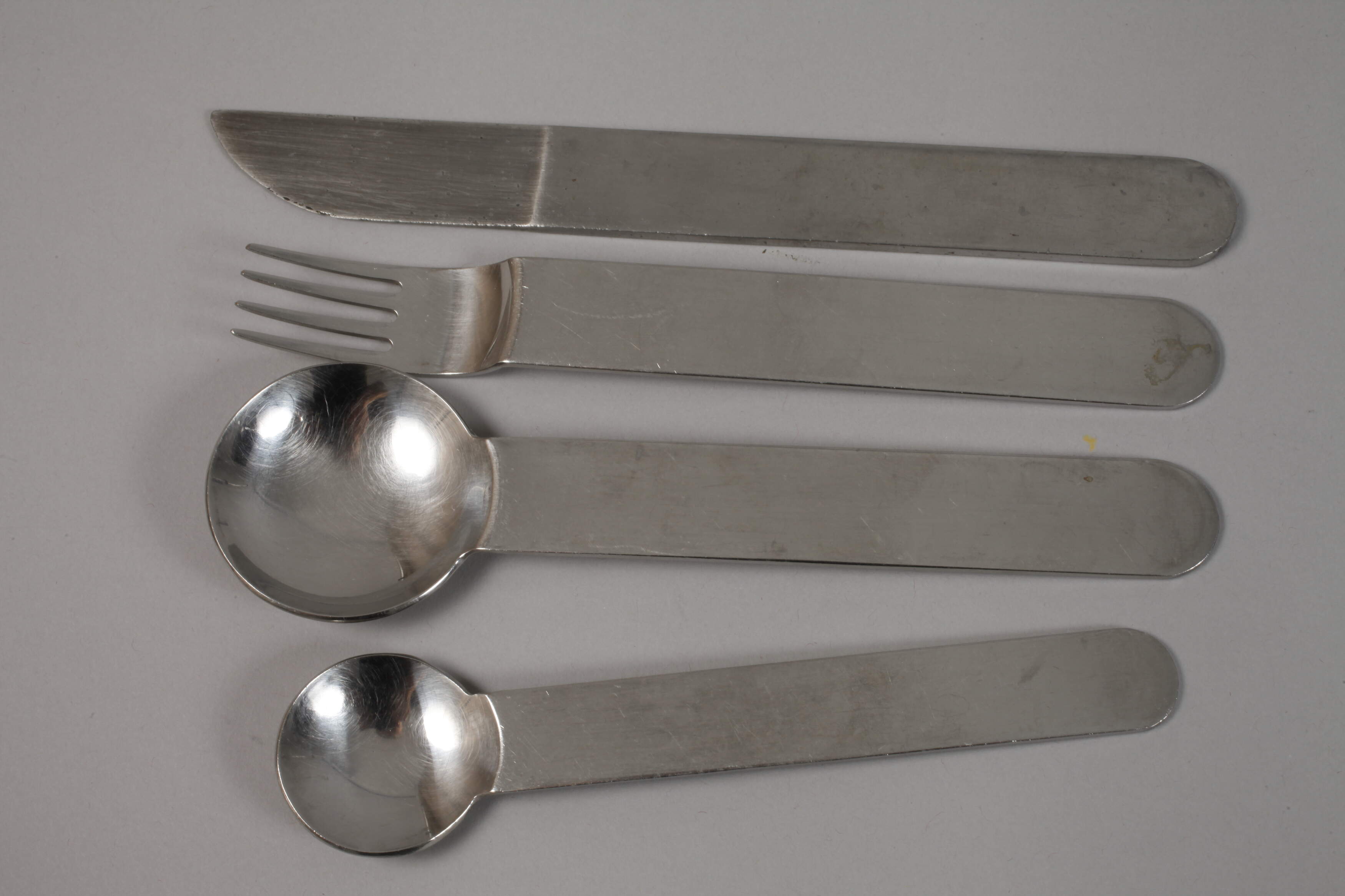 Modern cutlery - Image 2 of 3