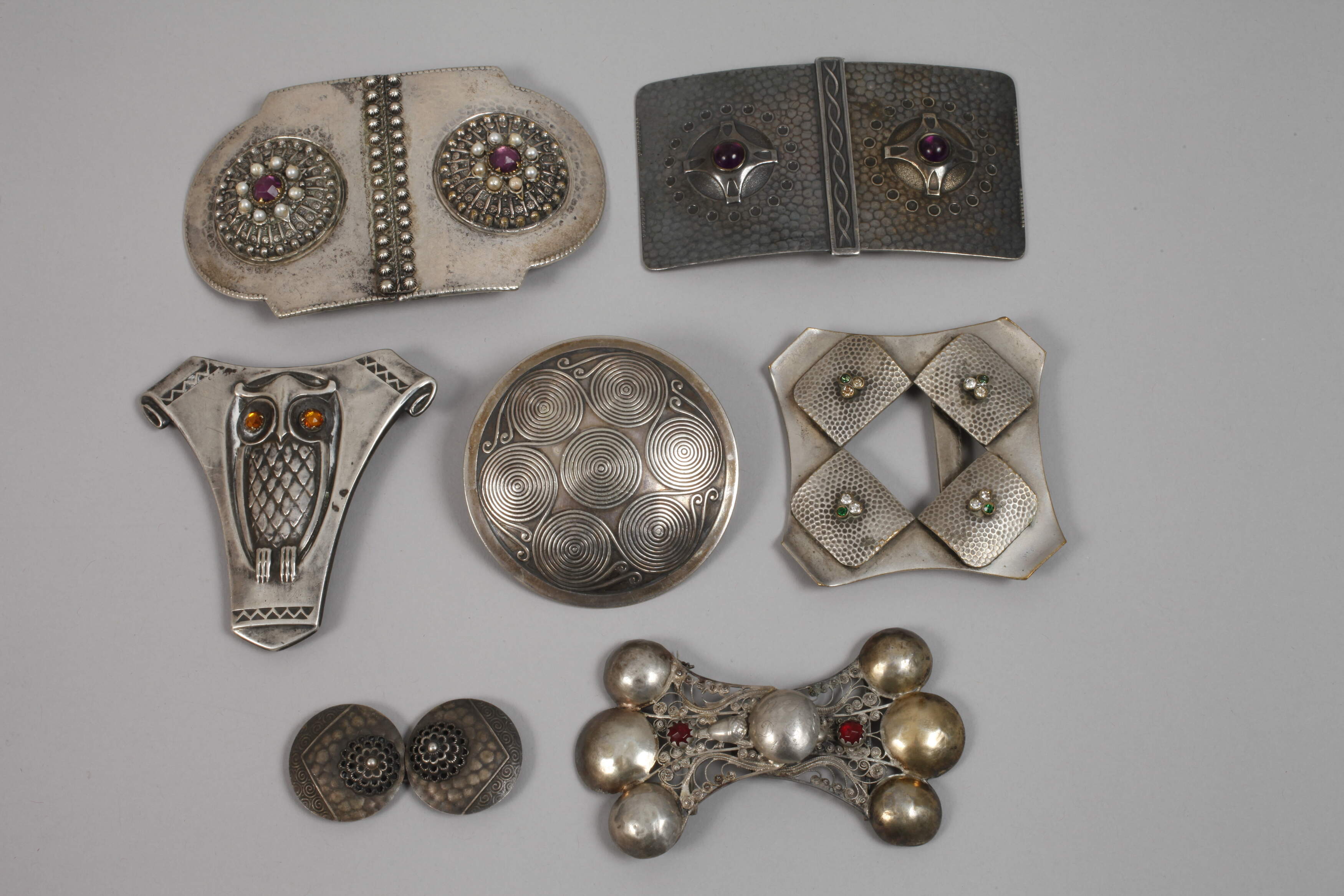 A collection of belt buckles - Image 3 of 3