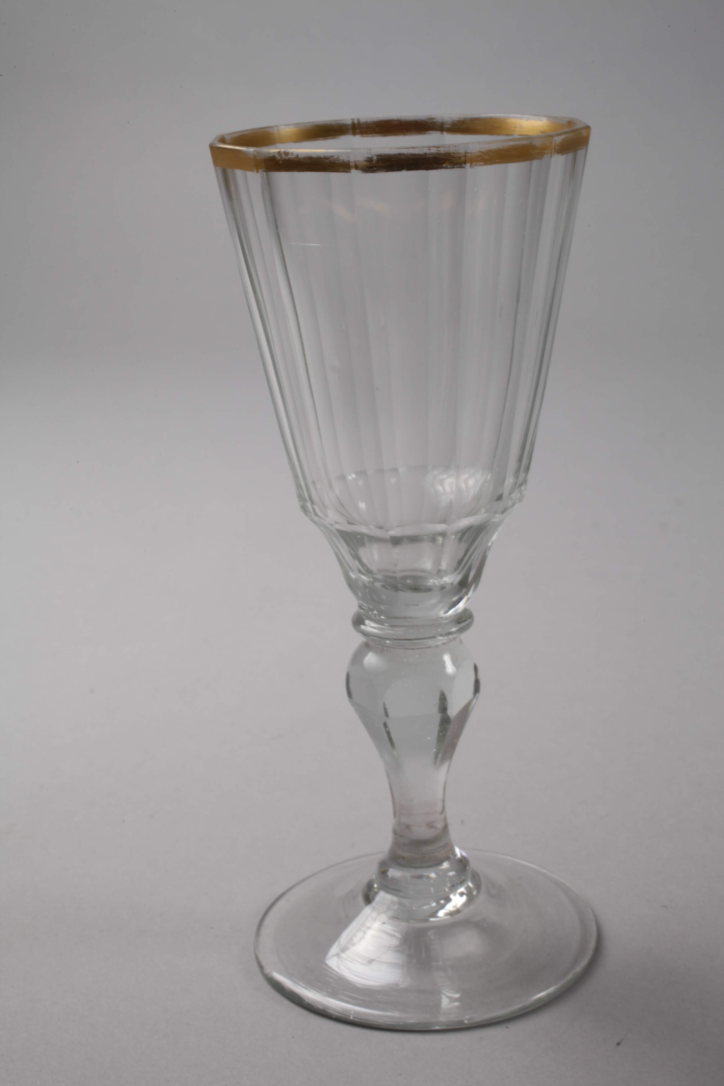 Pair of goblet glasses - Image 3 of 4