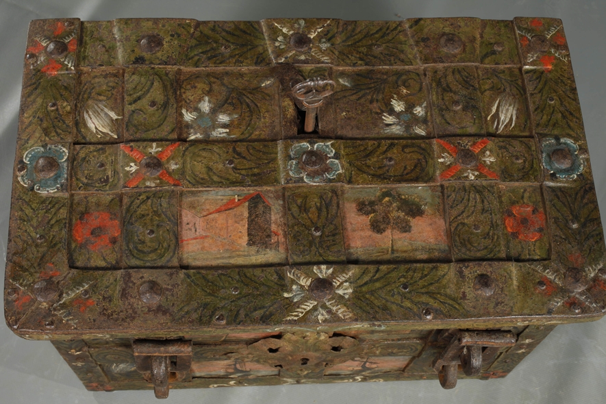 Painted iron chest - Image 4 of 9