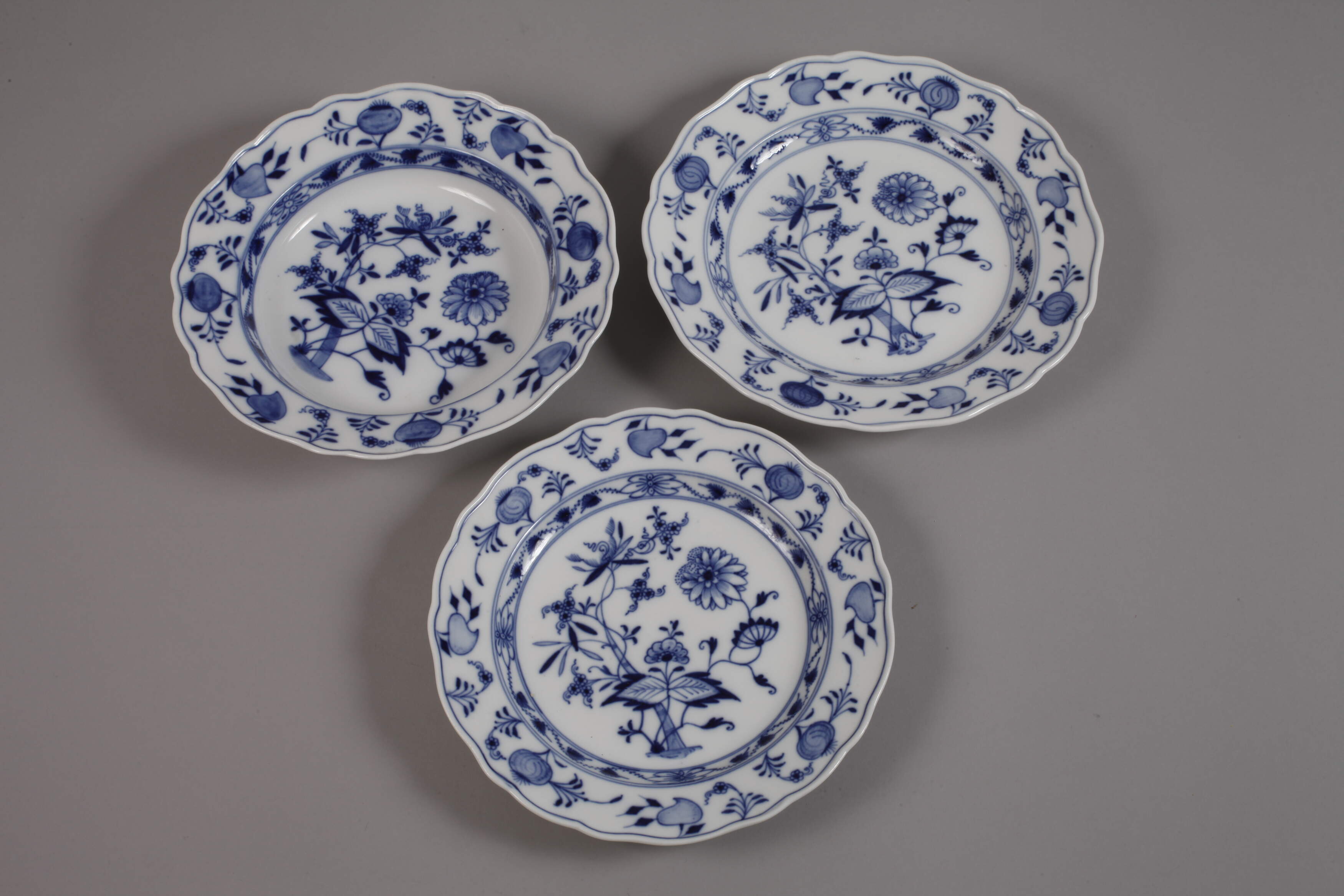 Meissen mixed lot of plates "Zwiebelmuster" - Image 3 of 3