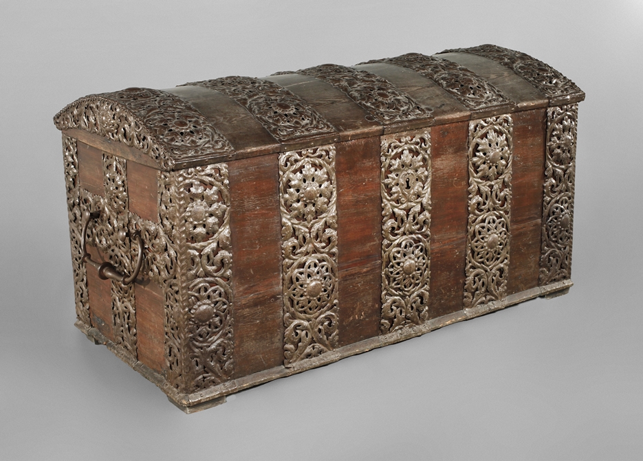 Pompous Baroque chest