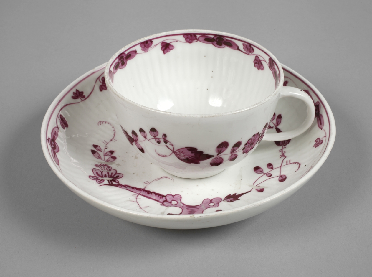 Meissen cup with saucer point time