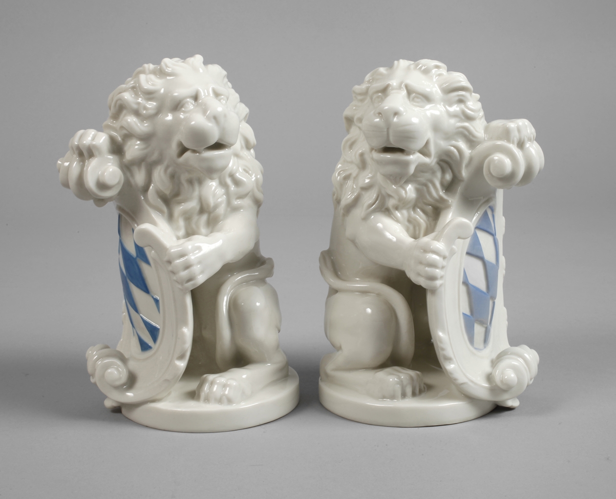 Nymphenburg pair "Lion with (Bavarian) coat of arms"