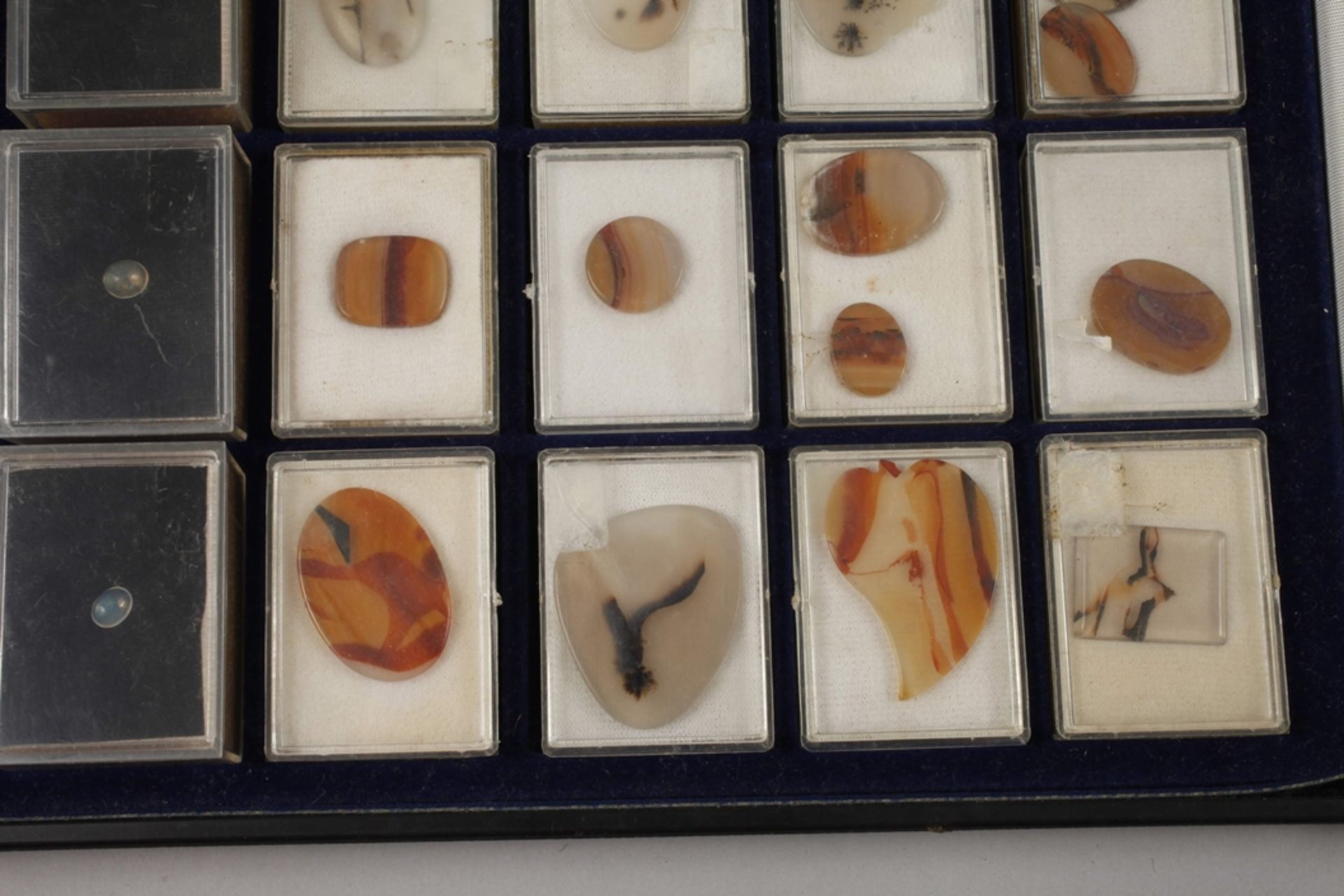 Collection of dendrite agates and moonstones - Image 3 of 3