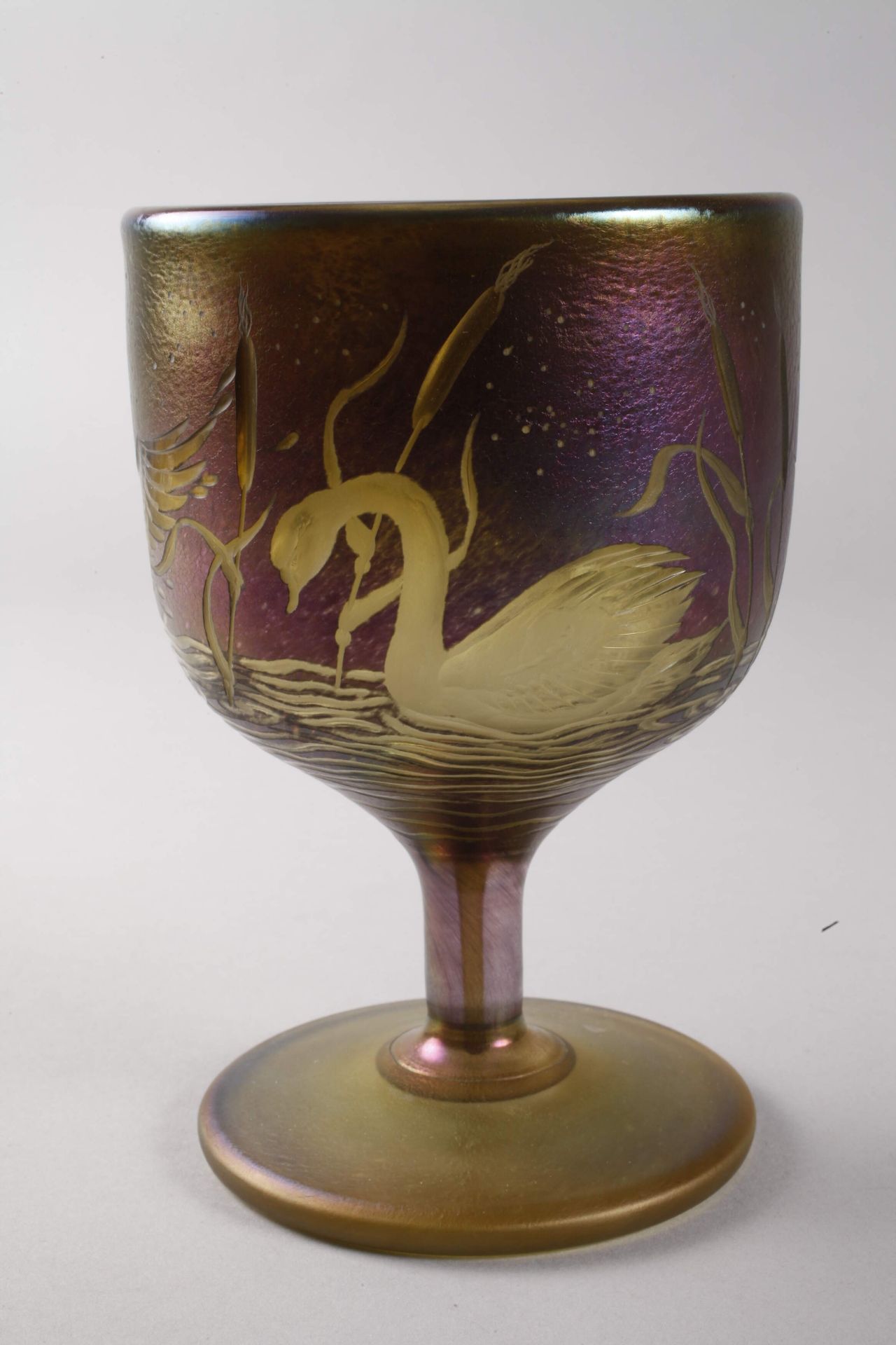 Goblet glass with swan motifsSchmid-Jacquet Goblet glass with swan motifs - Image 3 of 6