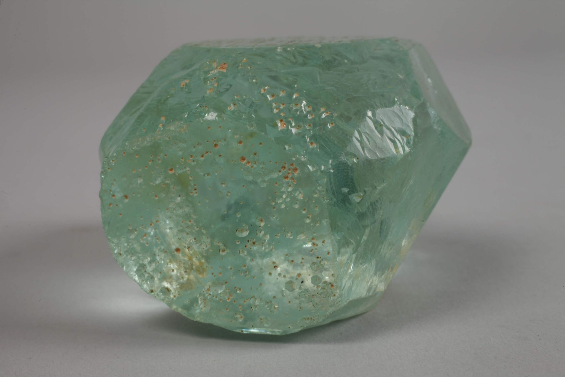Large aquamarine crystal - Image 6 of 6