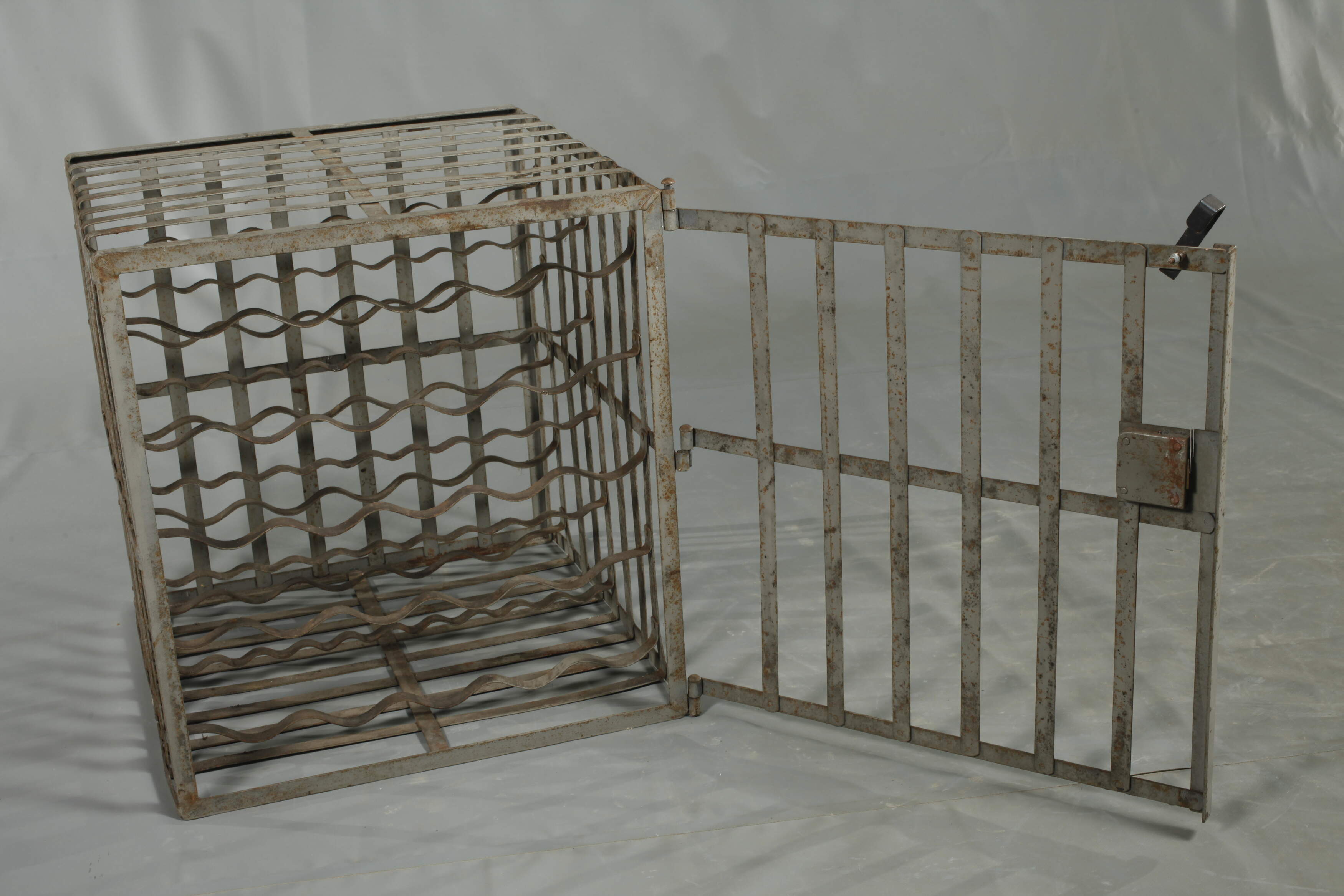 Small wine cage - Image 2 of 3