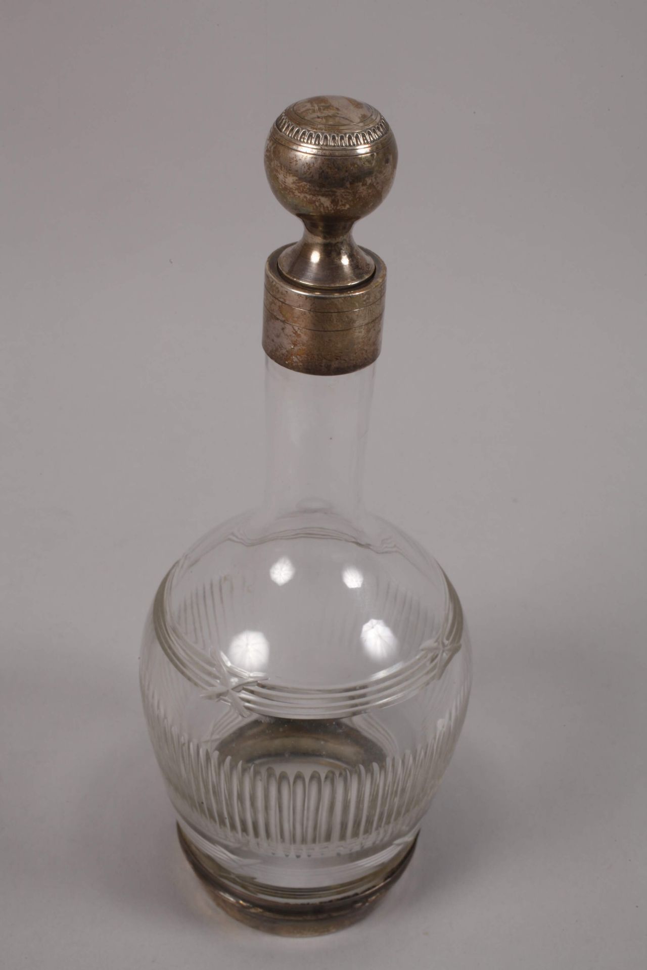Two carafes and eight glasses with silver foot - Image 2 of 4