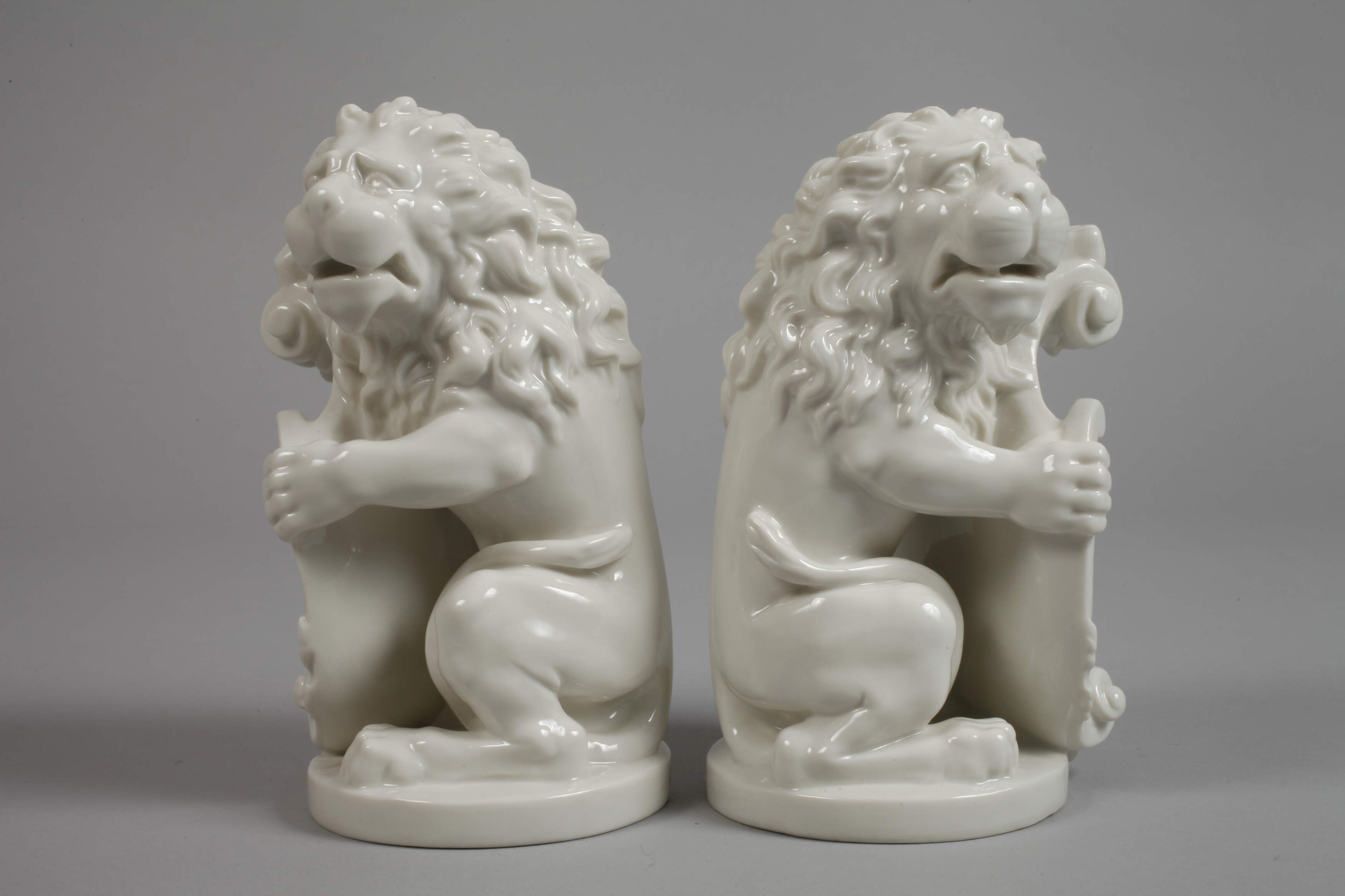 Nymphenburg pair "Lion with (Bavarian) coat of arms" - Image 3 of 5