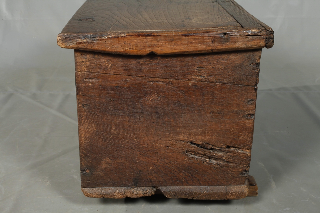 Small Gothic chest - Image 7 of 7