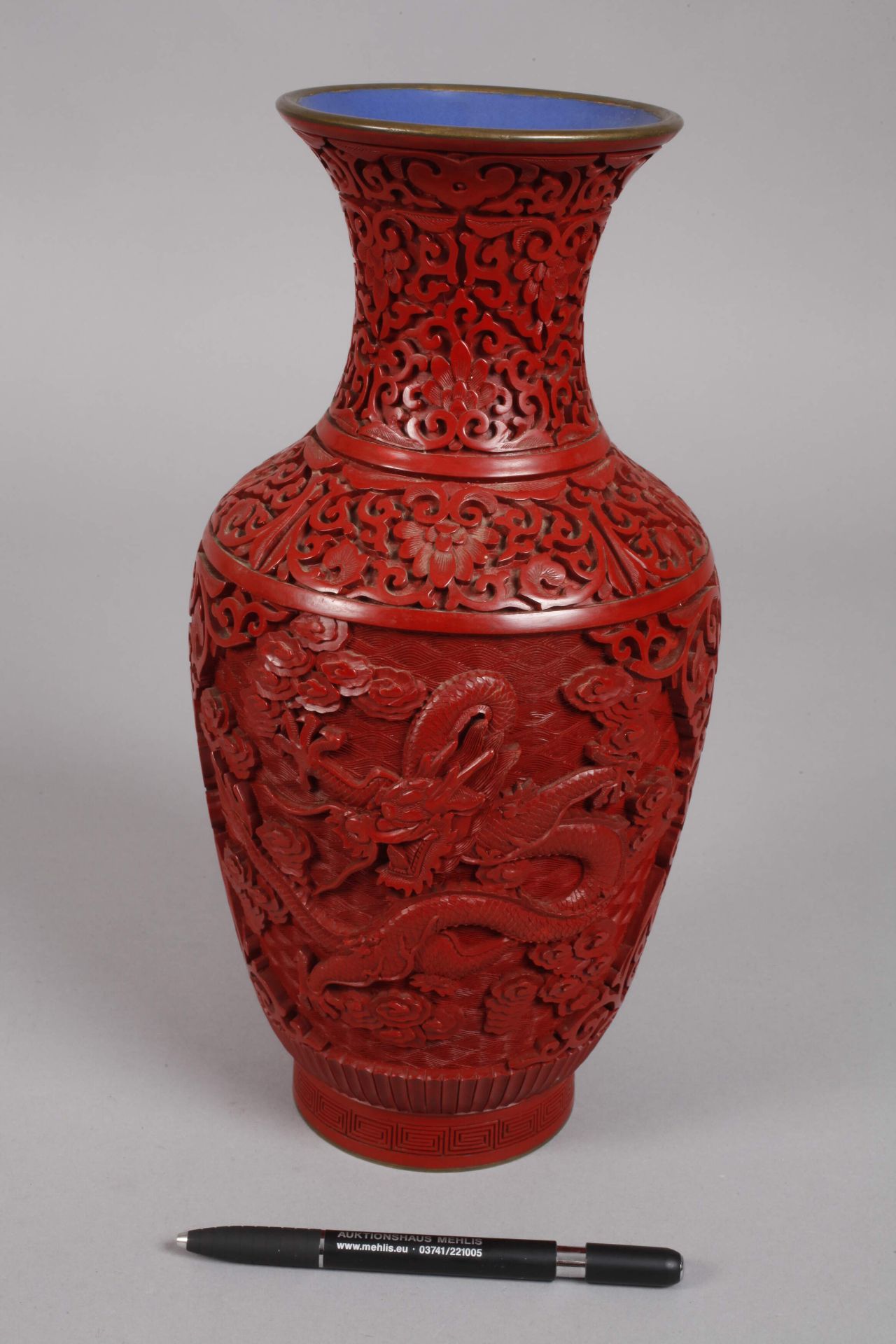 Pair of vases, lacquer carving - Image 2 of 6