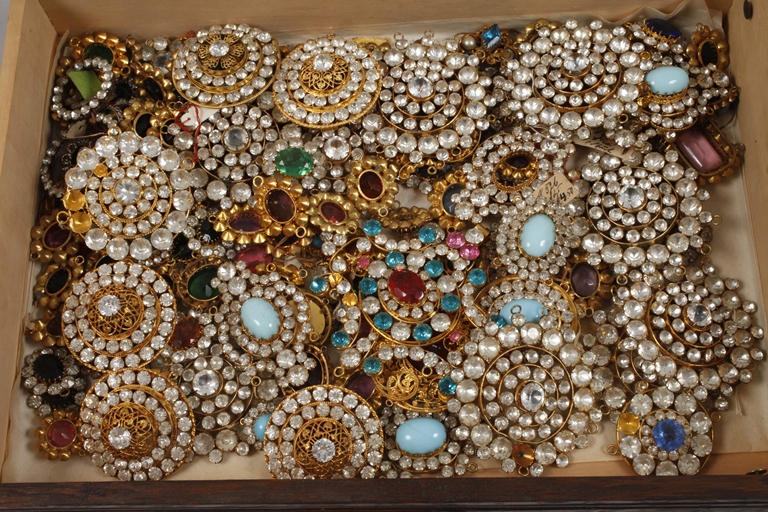Filled jewellery box - Image 4 of 9