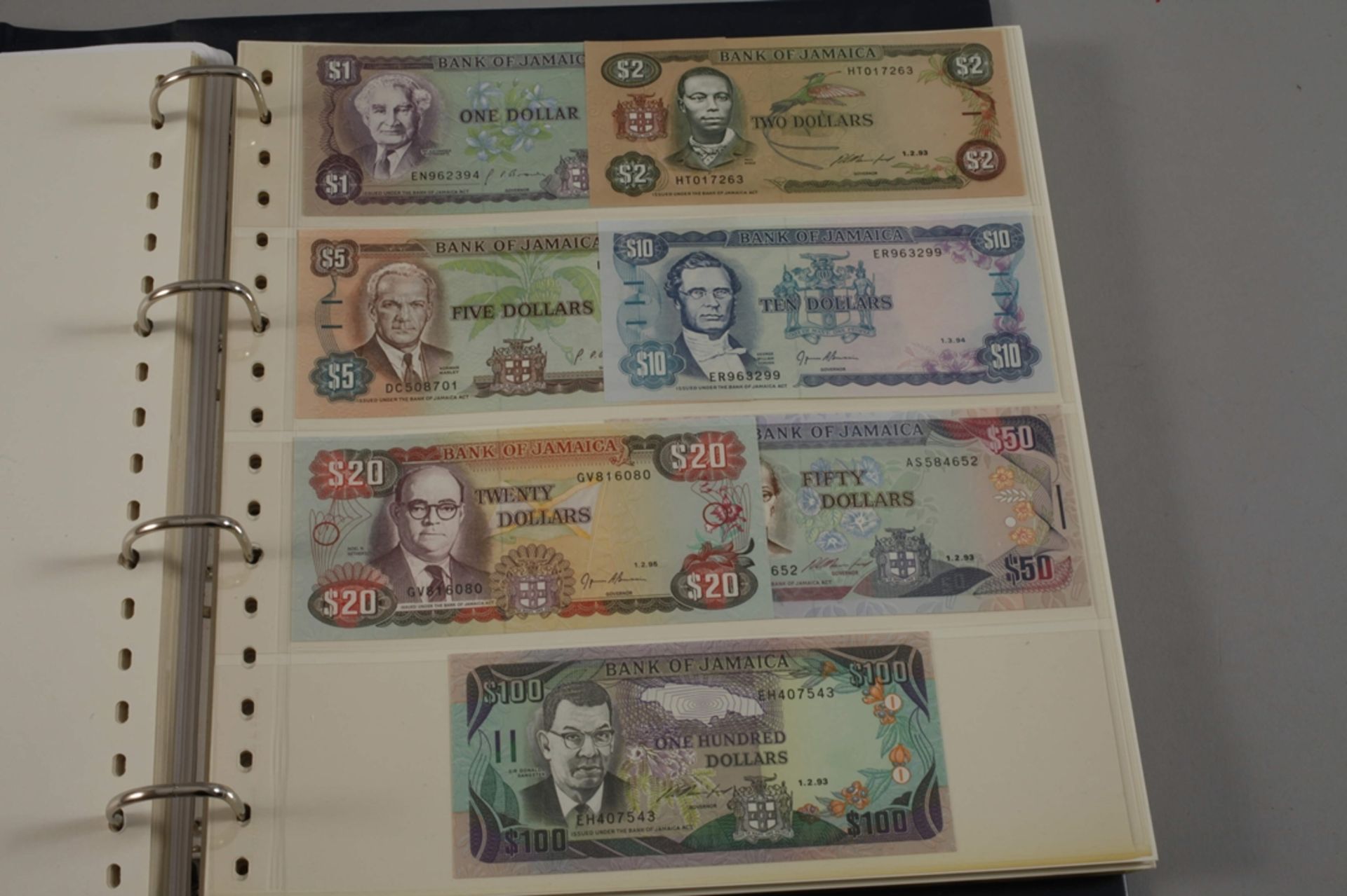Collection of banknotes - Image 9 of 11