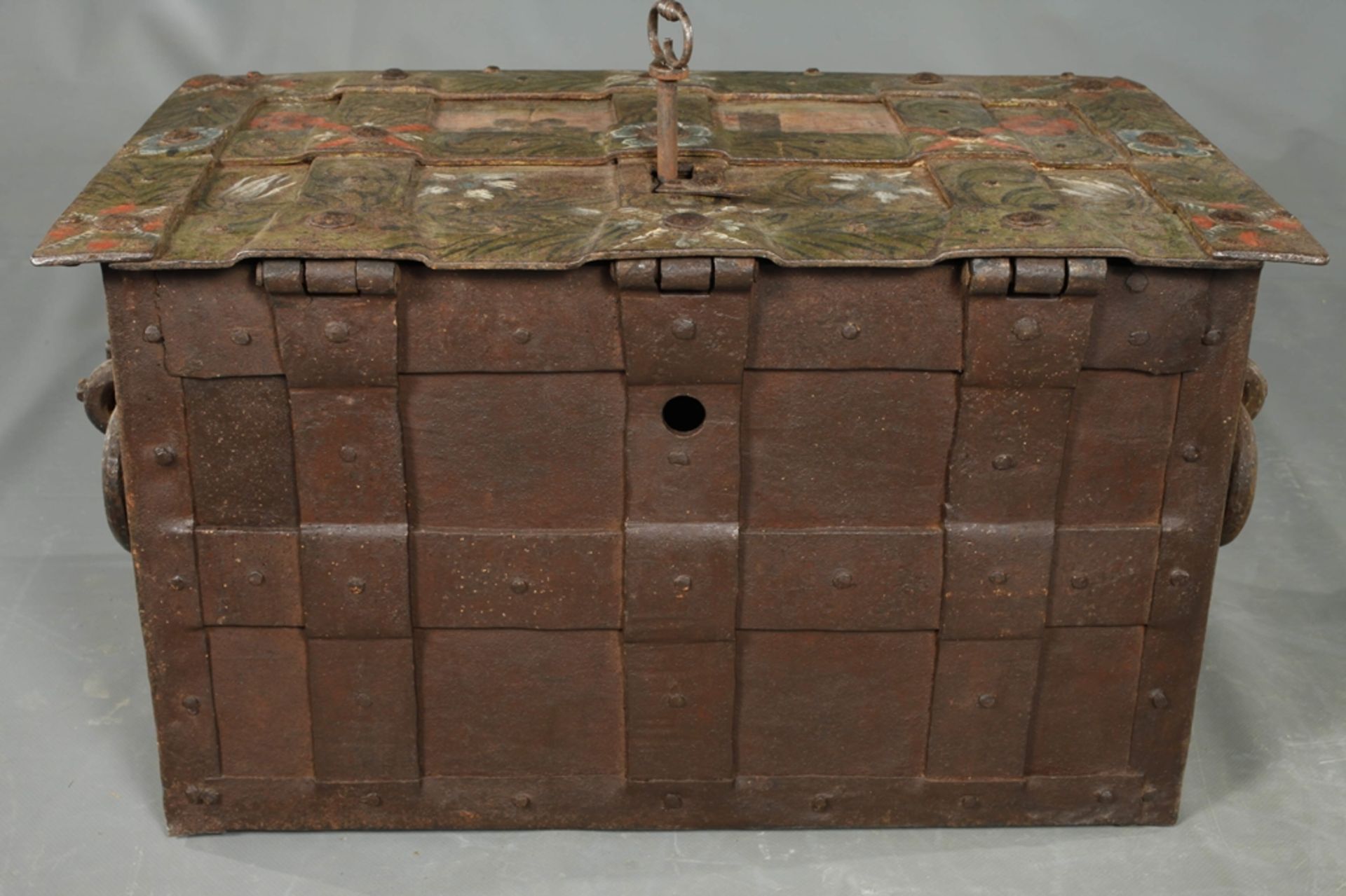 Painted iron chest - Image 9 of 9