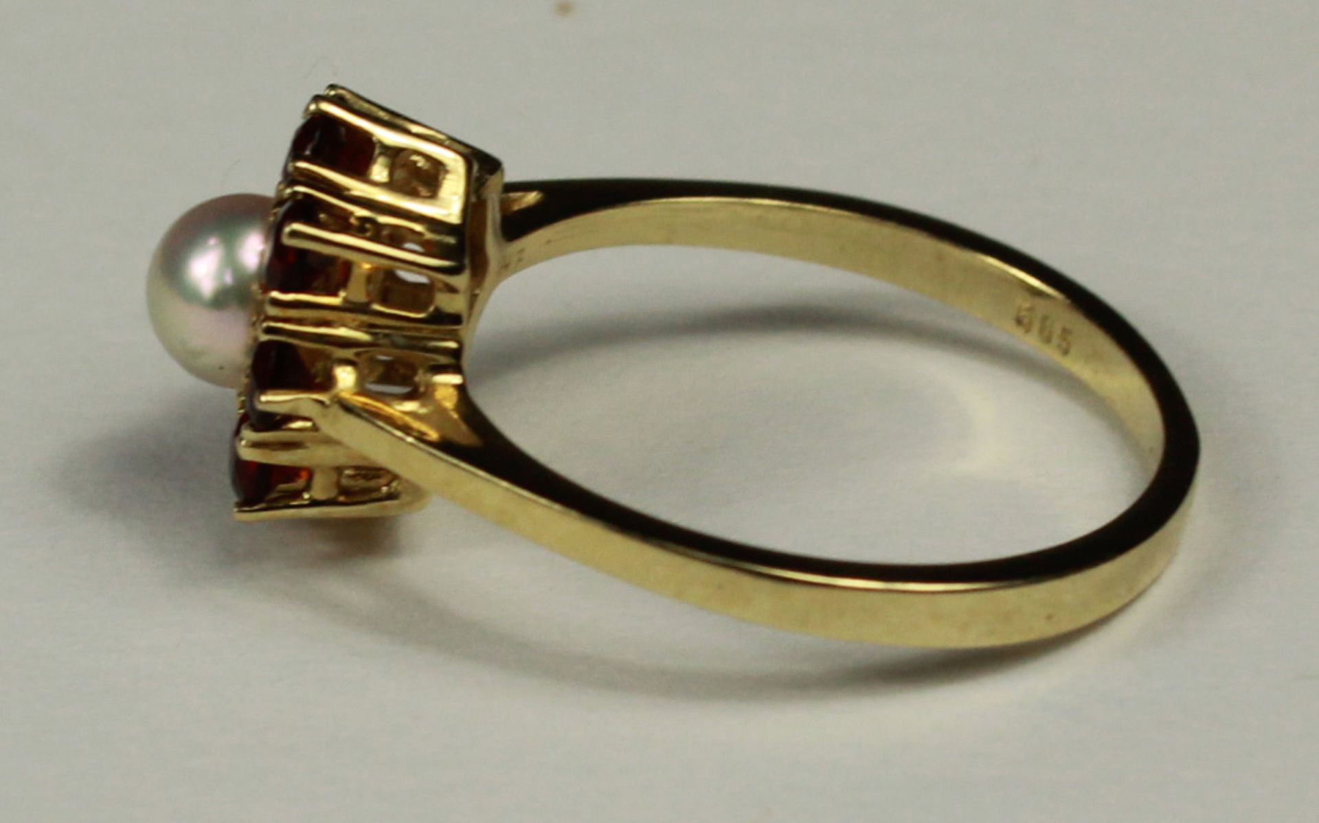 Ring. Gold 585 mit Granaten und Zuchtperle. - Image 3 of 12
