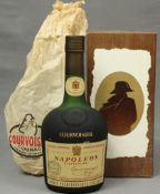 1 ganze Flasche Cognac Courvoisier Napoleon.