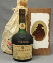 1 ganze Flasche Cognac Courvoisier Napoleon.