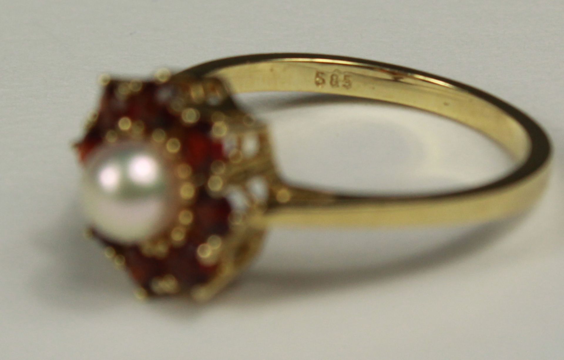 Ring. Gold 585 mit Granaten und Zuchtperle. - Image 4 of 12