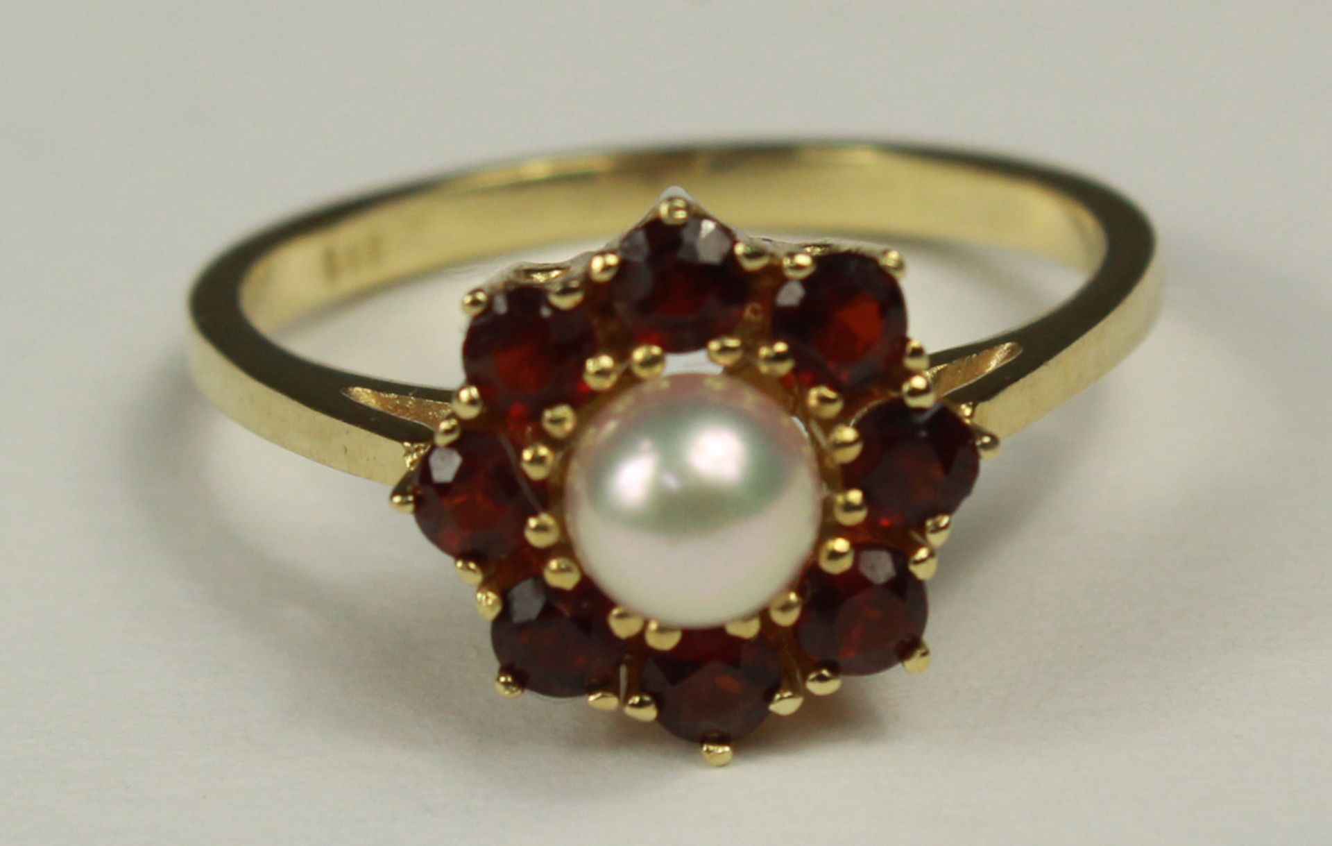 Ring. Gold 585 mit Granaten und Zuchtperle. - Image 5 of 12