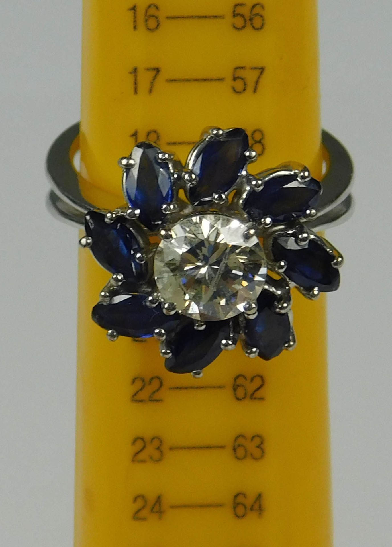 Ring. Gold 750. Zentral Brillant von circa 2 Karat. - Image 7 of 12