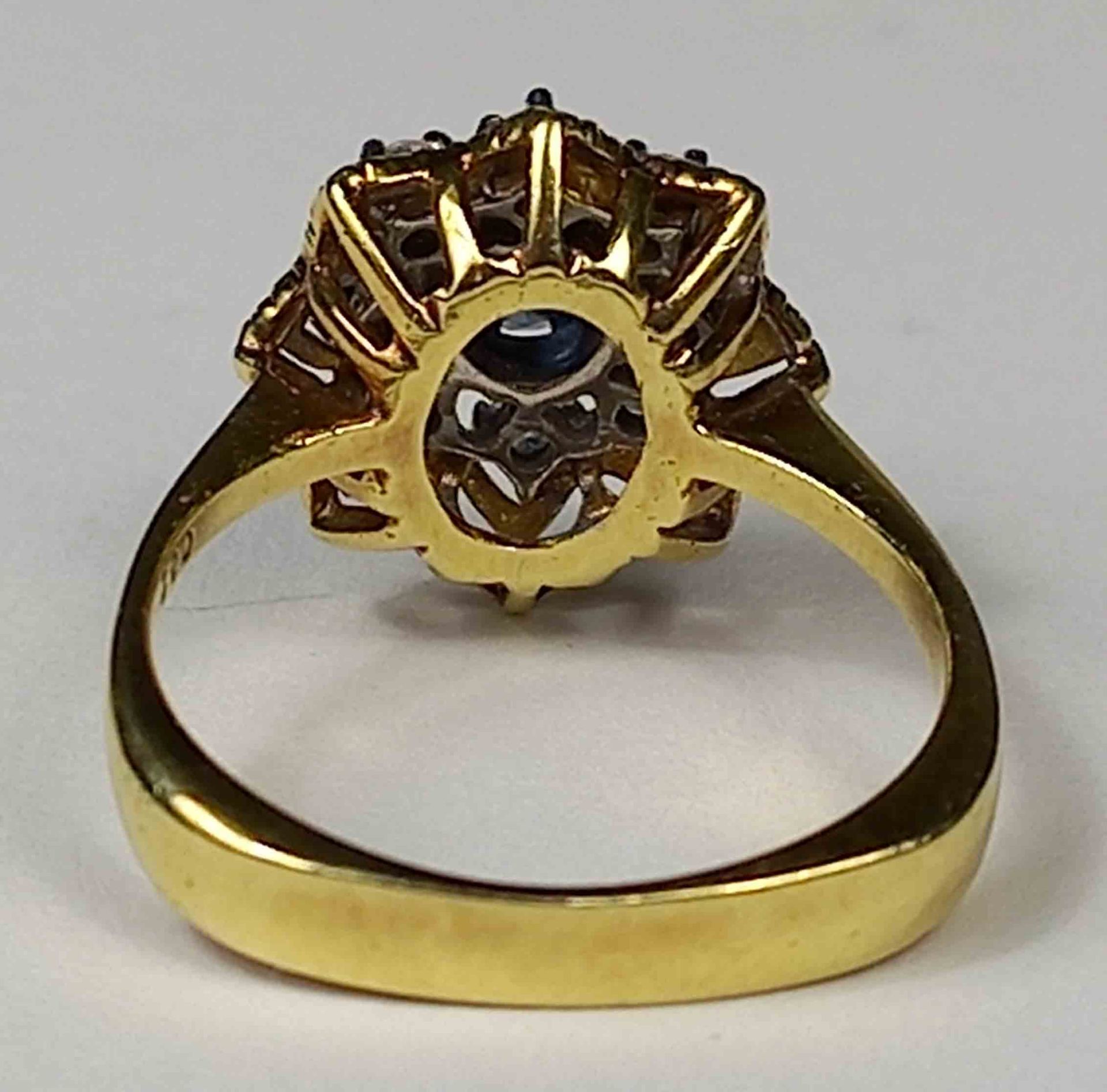 Ring. Gold 585. Saphir und 8 Brillanten. - Image 8 of 13