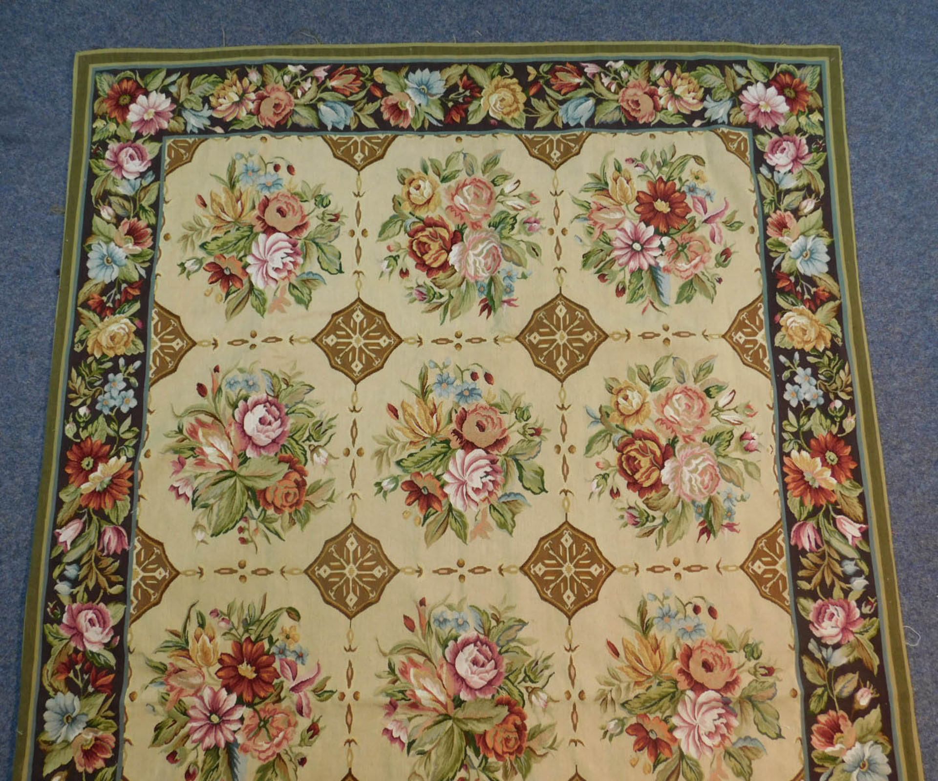 Teppich in Aubusson Technik und Louis XVI Stil. - Bild 3 aus 6