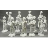 12 Musikantenfiguren aus Porzellan. Höchst. Orientalisierend.