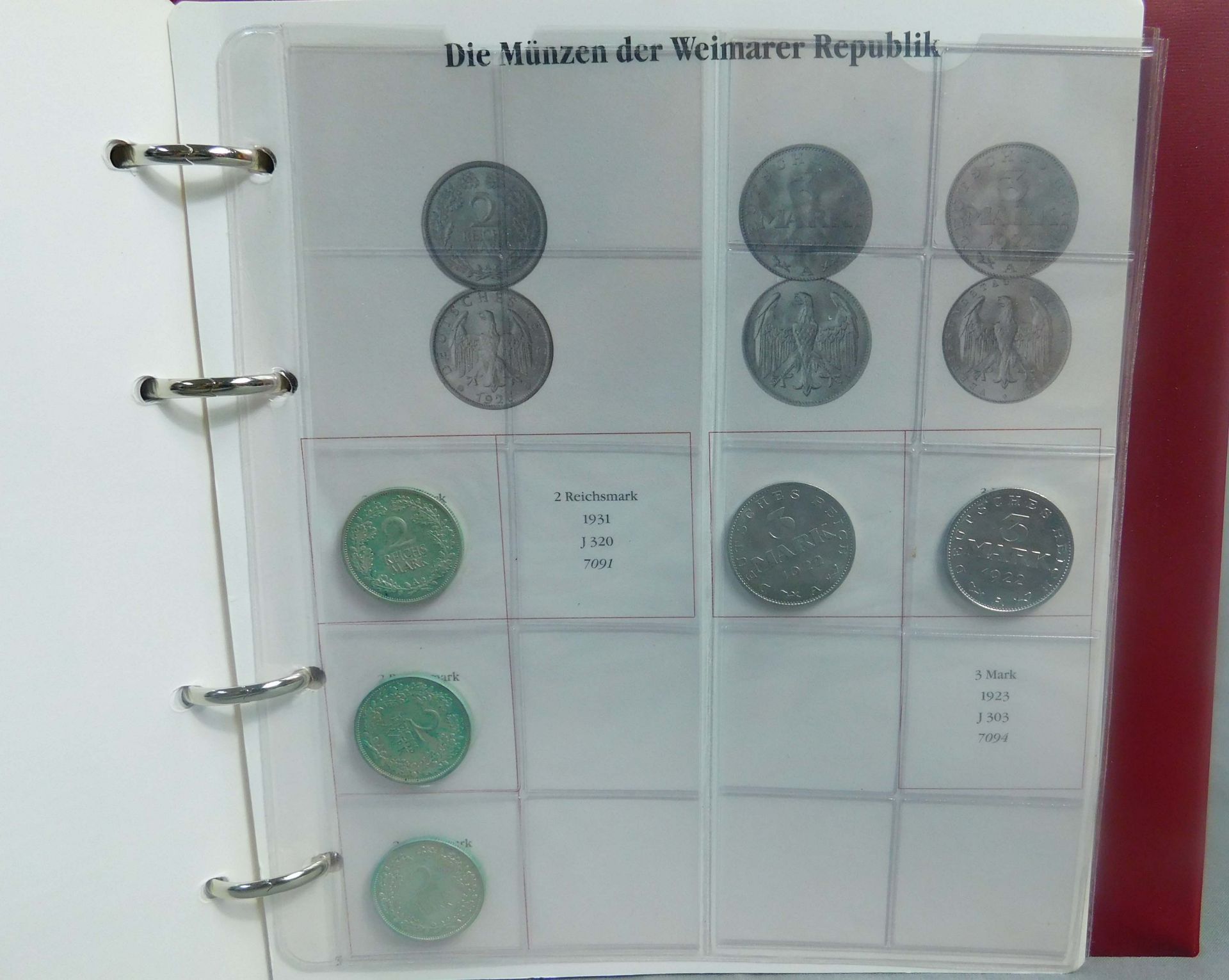 Münzalbum. Mit diversen kleinen Münzen. Weimarer Republik. - Bild 9 aus 16