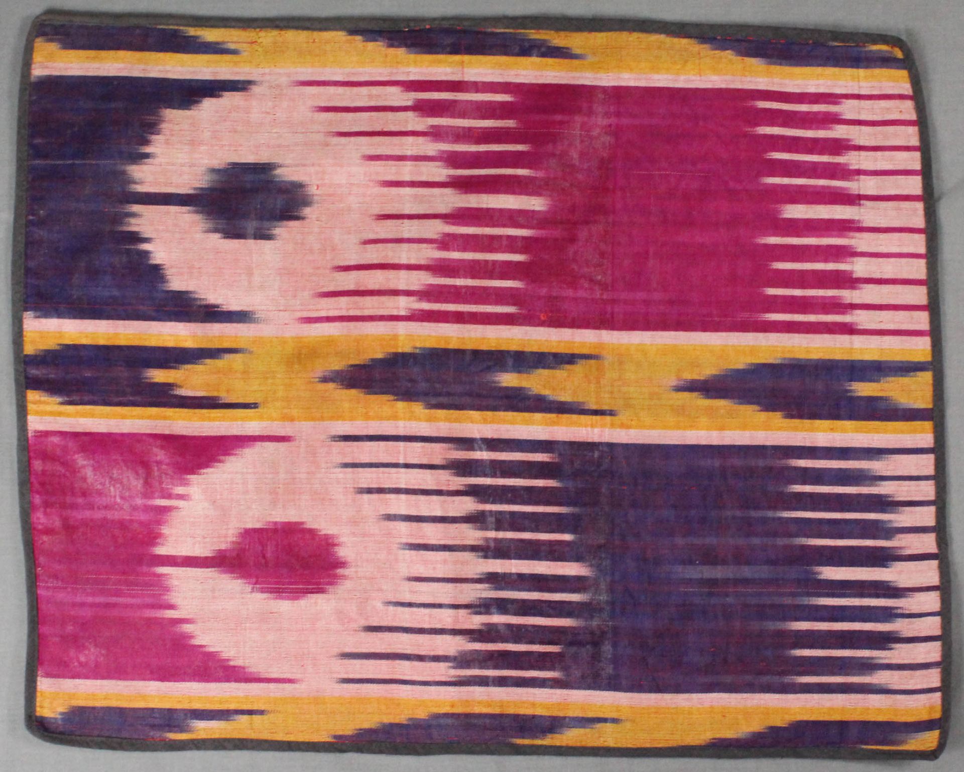 2 Ikat Seiden Textilien. Uzbekistan. Antik. - Bild 2 aus 5