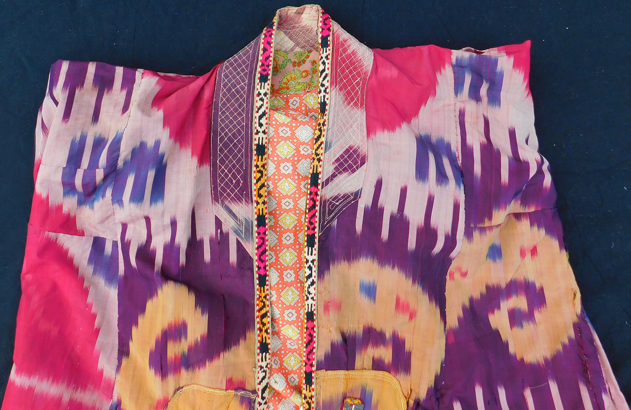 Uzbek Ikat Tschapan. Antik. - Image 4 of 12