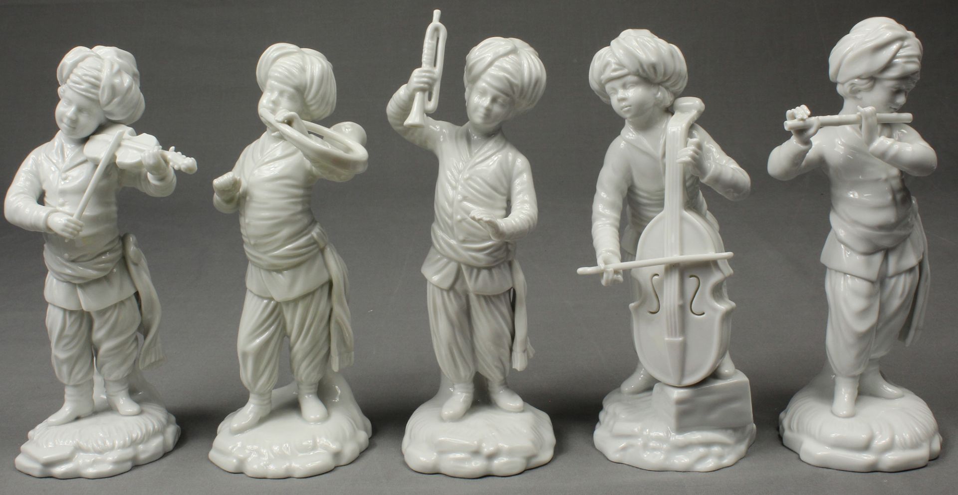 12 Musikantenfiguren aus Porzellan. Höchst. Orientalisierend. - Image 3 of 8