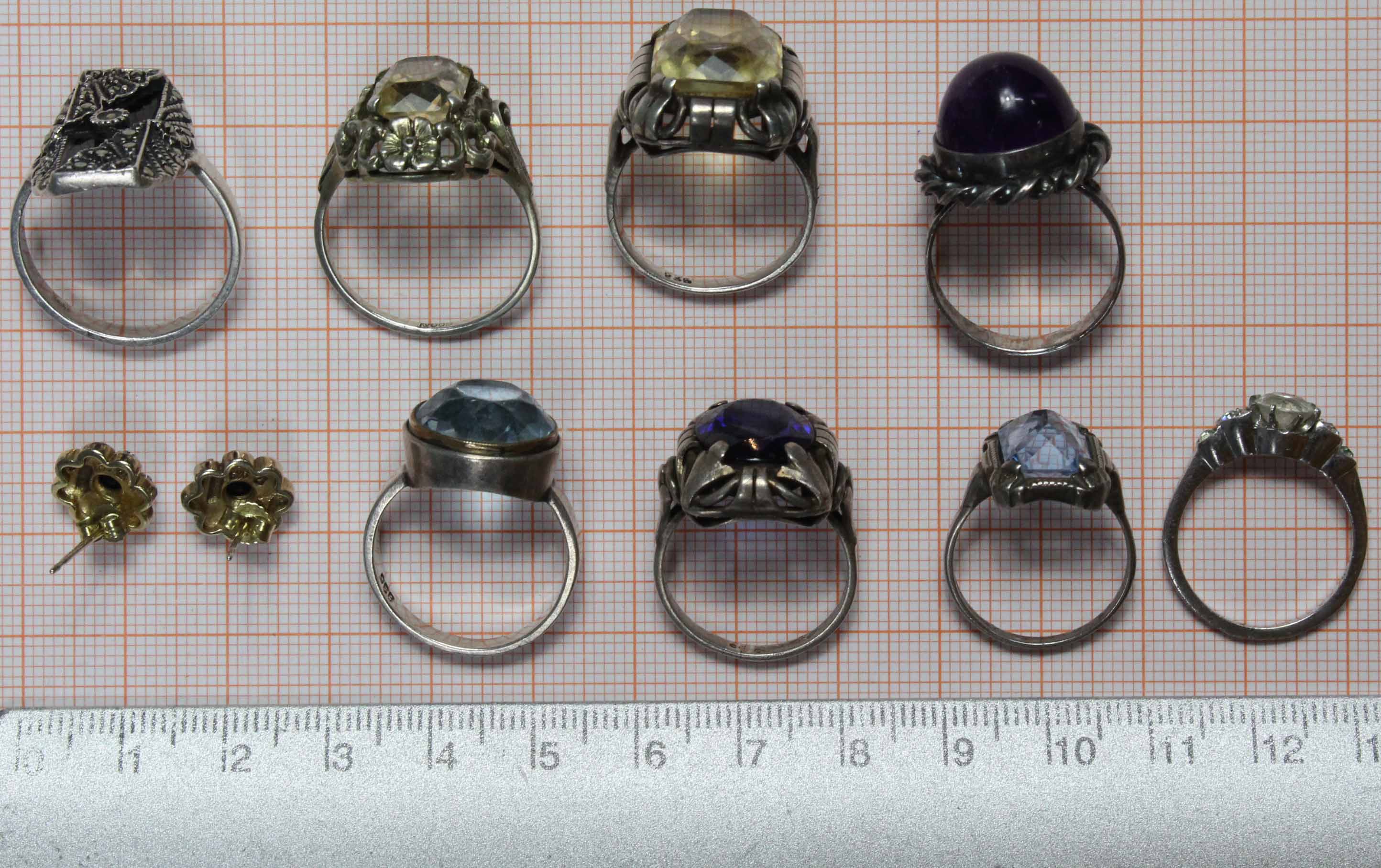 8 alte Ringe und ein Paar Ohrstecker. - Image 7 of 8