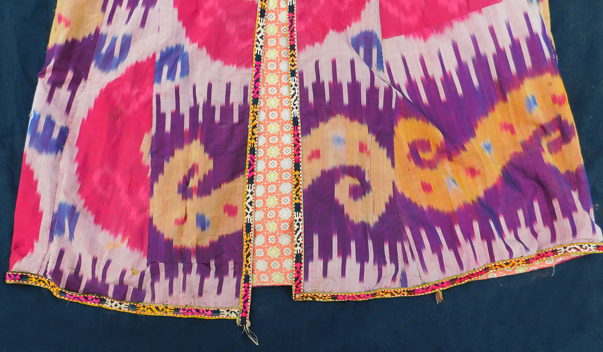 Uzbek Ikat Tschapan. Antik. - Image 2 of 12