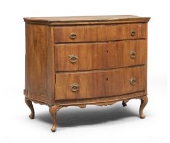 SMALL WALNUT COMMODE VENETO 18TH CENTURY