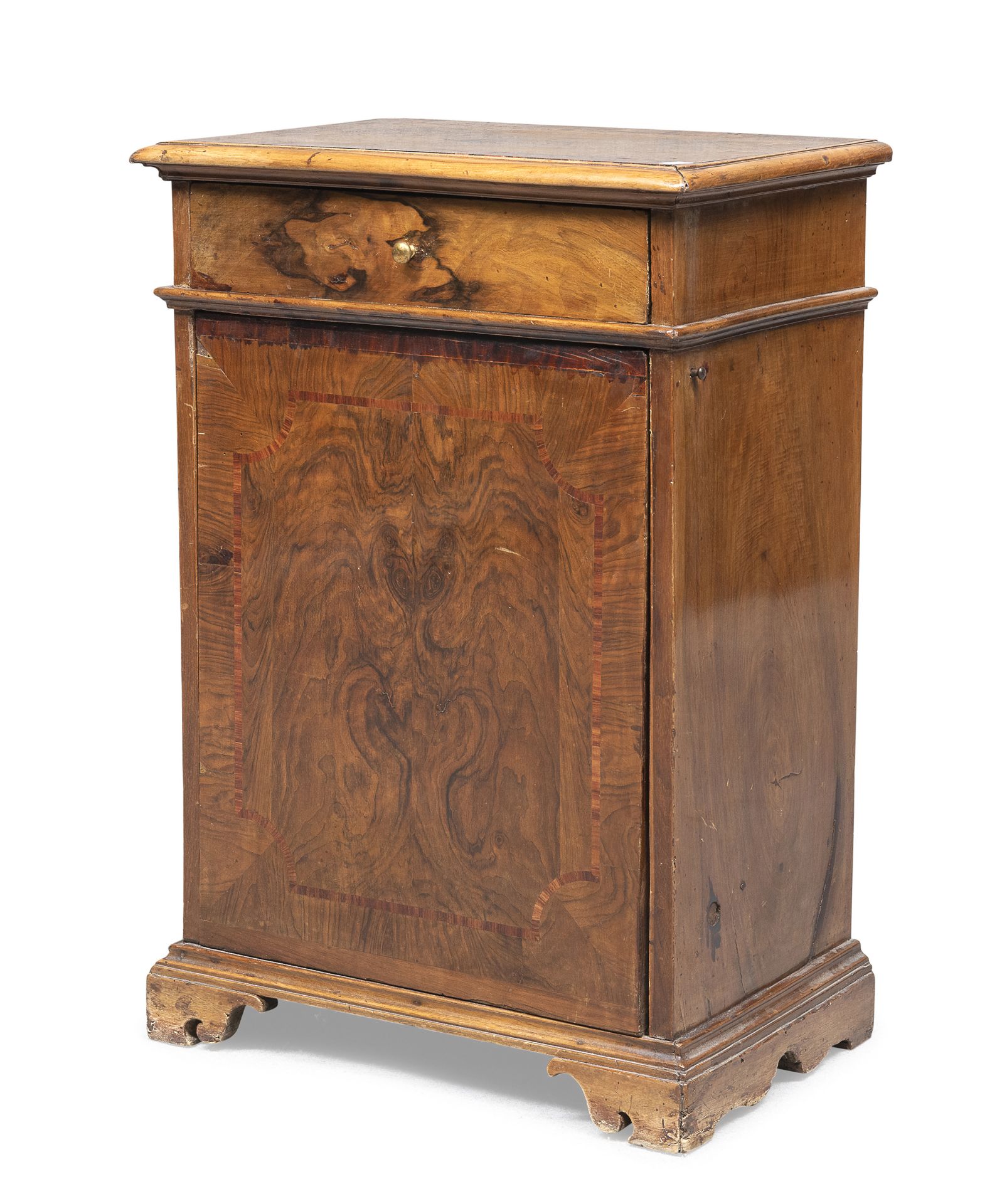 WALNUT KNEELER COMMODE, LATE 18TH CENTURY