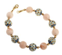 GOLD BRACELET WITH GOLD AND CORAL BEADS
