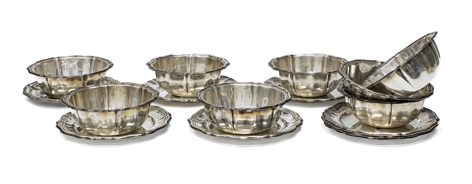 EIGHT SILVER-PLATED FRUIT CUPS 20TH CENTURY
