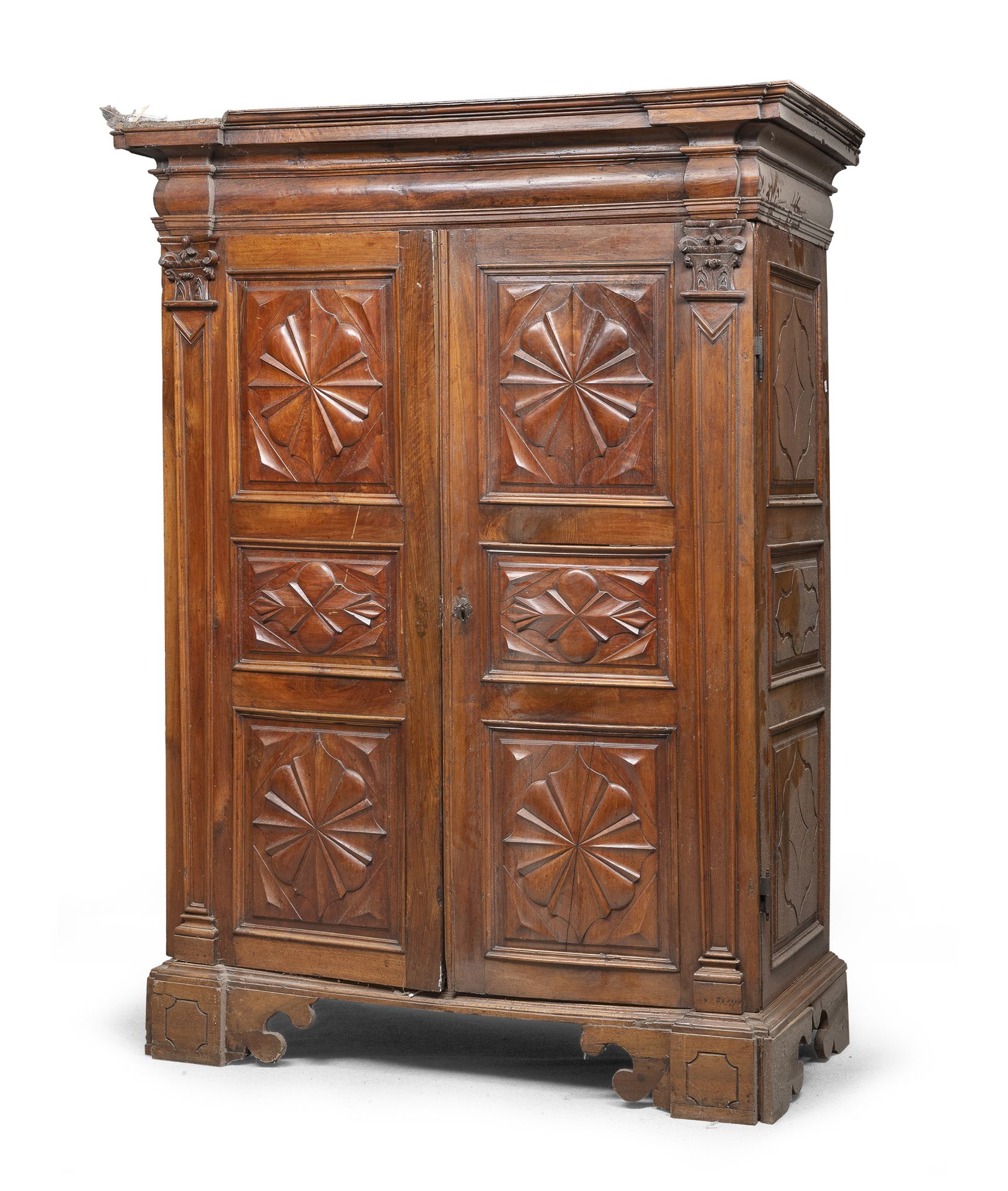 IMPORTANT WALNUT CABINET PIEDMONT 18TH CENTURY