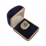 GOLD RING WITH EMERALD