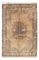 PERSIAN SIVAS CARPET FIRST HALF 20TH CENTURY