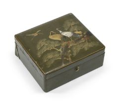 A JAPANESE GREEN AND GOLD LACQUER WOOD BOX EARLY 20TH CENTURY