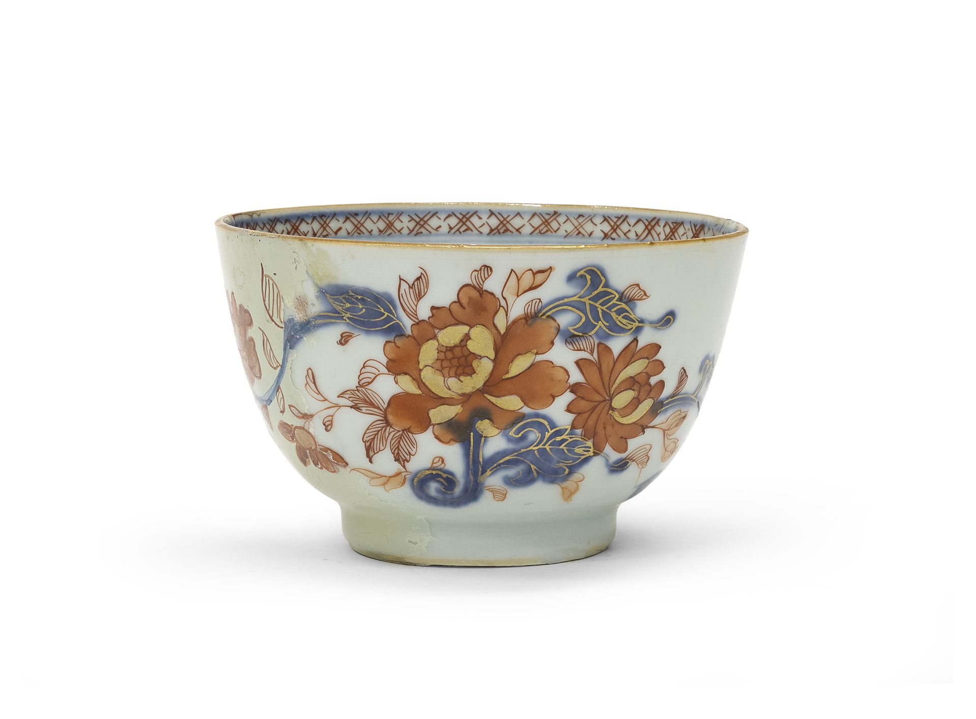 A POLYCHROME ENAMELED PORCELAIN BOWL CHINA 19TH CENTURY. FRACTURE AND RESTAURATION