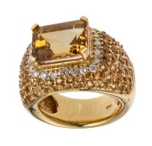 GOLD RING WITH CENTRAL QUARTZ AND DIAMONDS