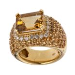 GOLD RING WITH CENTRAL QUARTZ AND DIAMONDS
