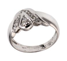 WHITE GOLD RING WITH DIAMONDS