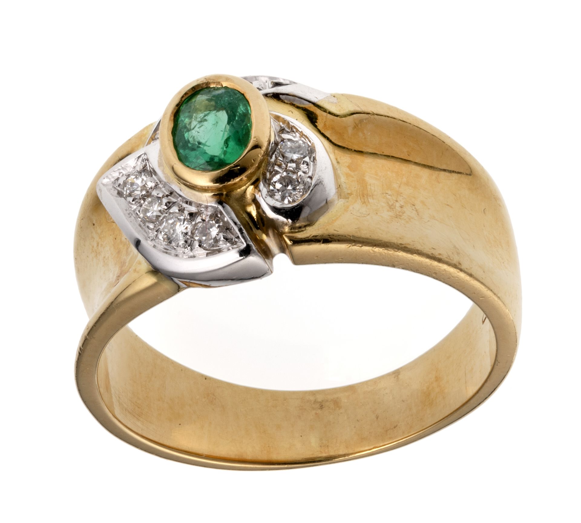 GOLD RING WITH CENTRAL EMERALS AND DIAMONDS