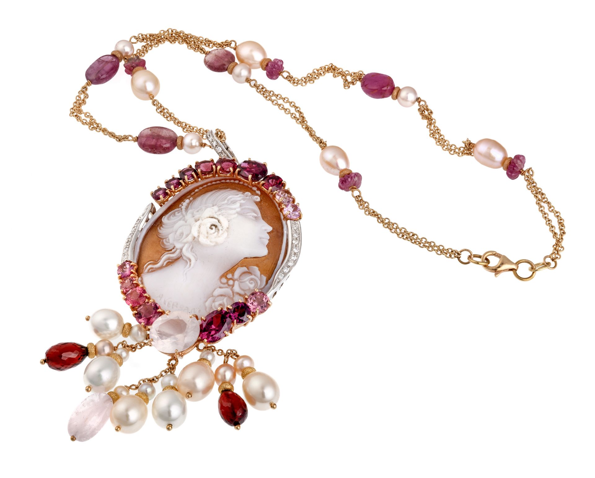 GOLD NECKLACE WITH CAMEO