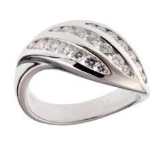 WHITE GOLD RING WITH DIAMONDS