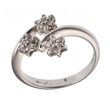 WHITE GOLD CONTRAIRE RING WITH DIAMONS